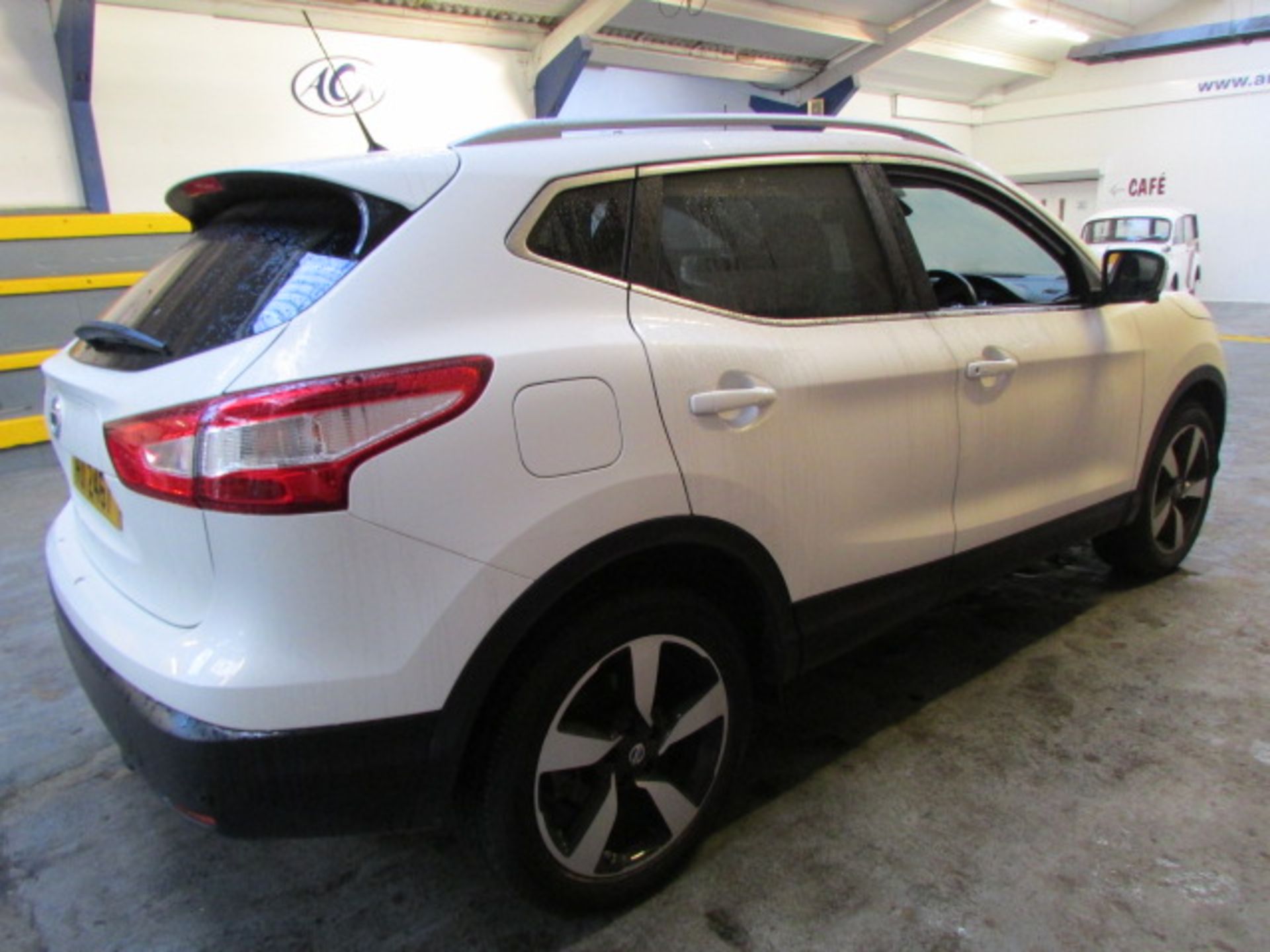 15 15 Nissan Qashqai N-TEC + DIG-T - Image 2 of 18