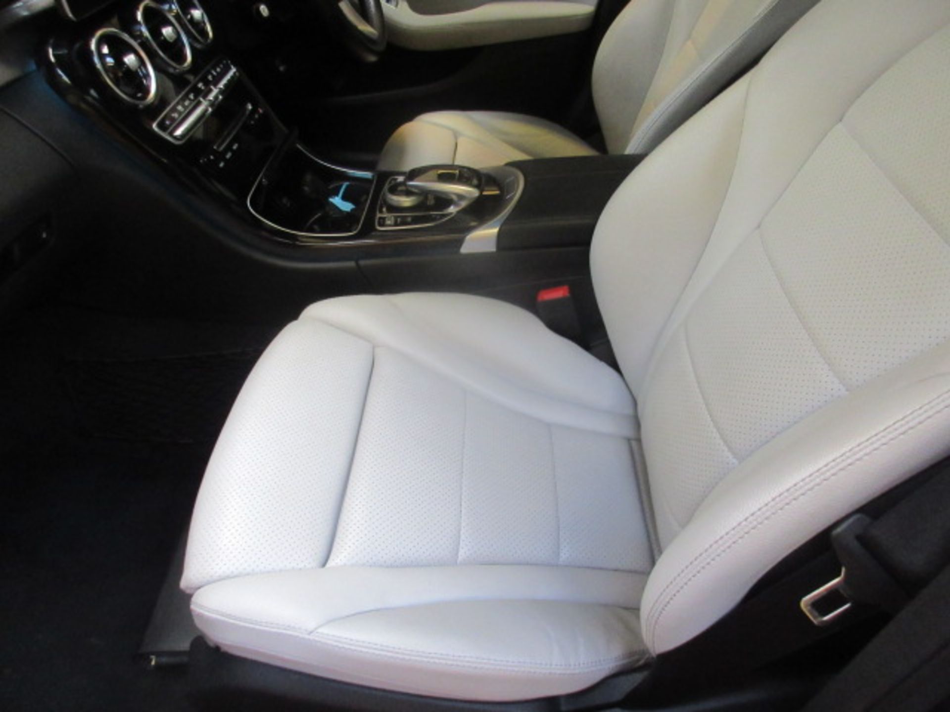 16 16 Mercedes C350 Sport Premium+E - Image 26 of 30