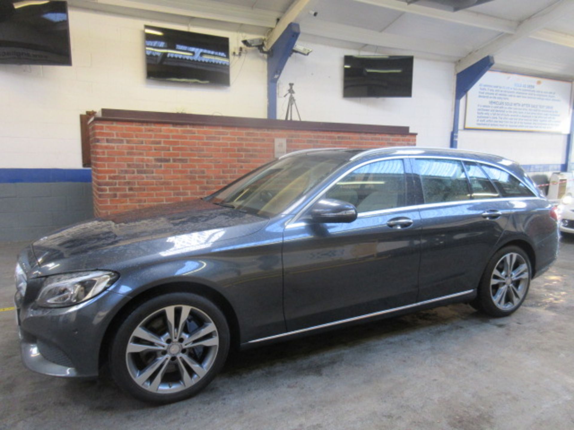 16 16 Mercedes C350 Sport Premium+E