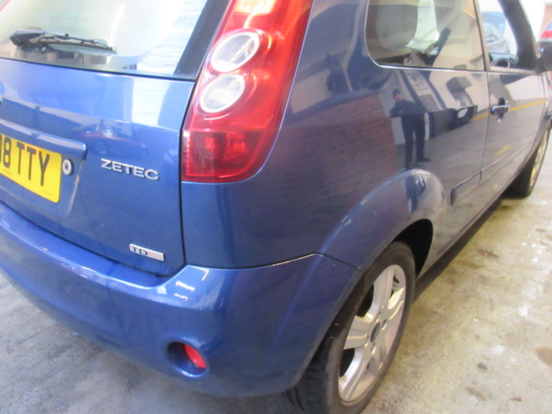 08 08 Ford Fiesta Zetec Climate TDCI - Image 11 of 13