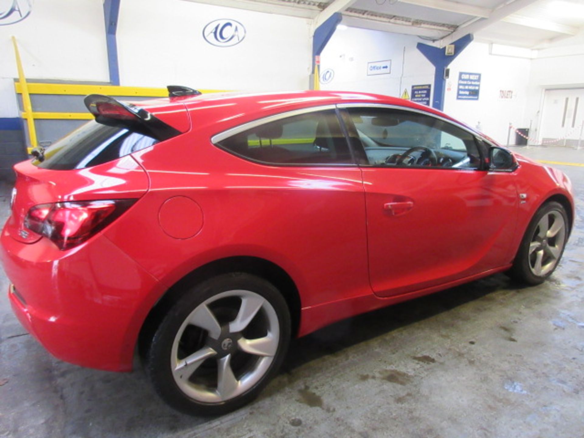 16 16 Vauxhall Astra GTC SRI Turbo - Image 8 of 18