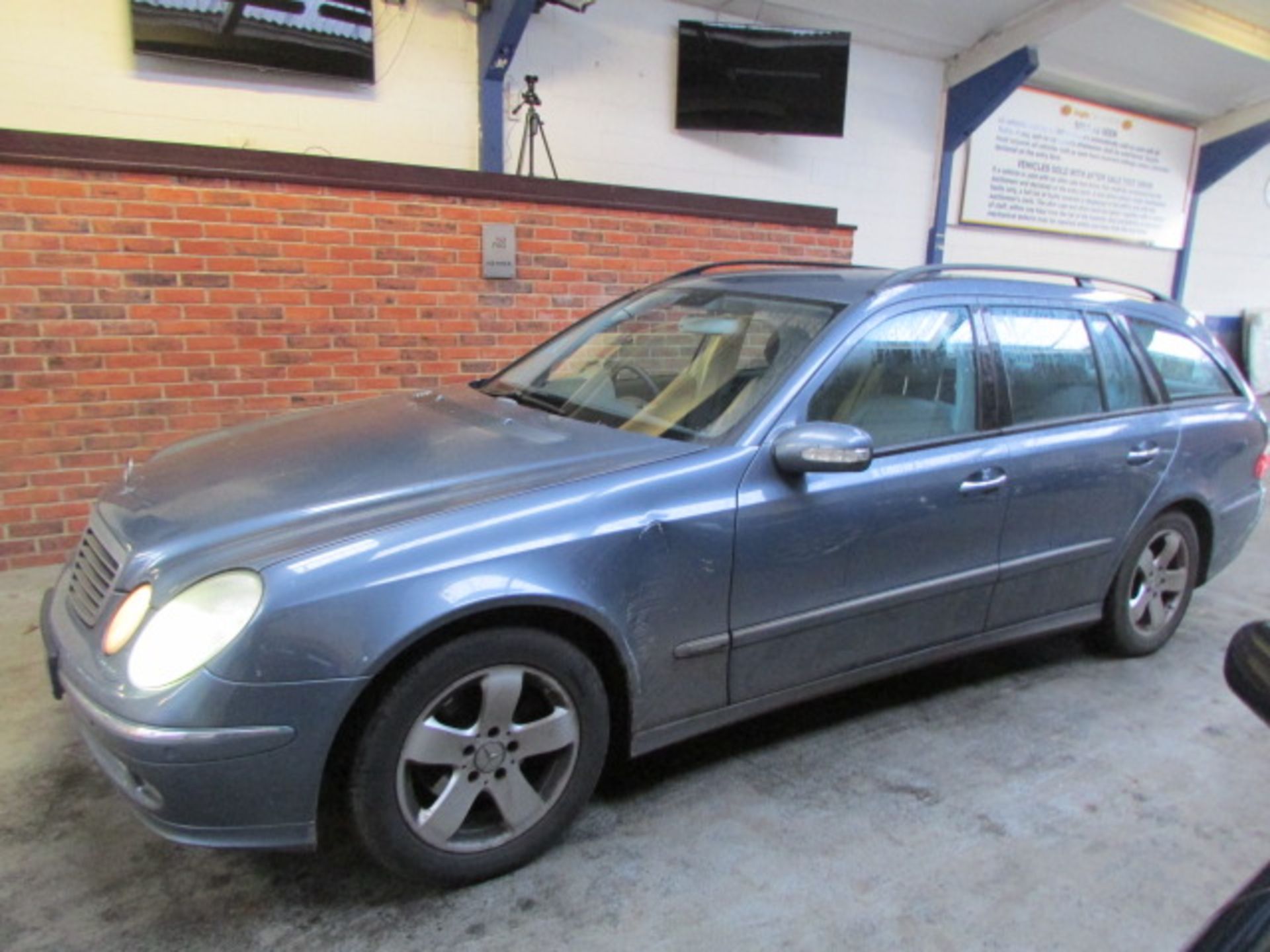 05 05 Mercedes E200K Avantgarde