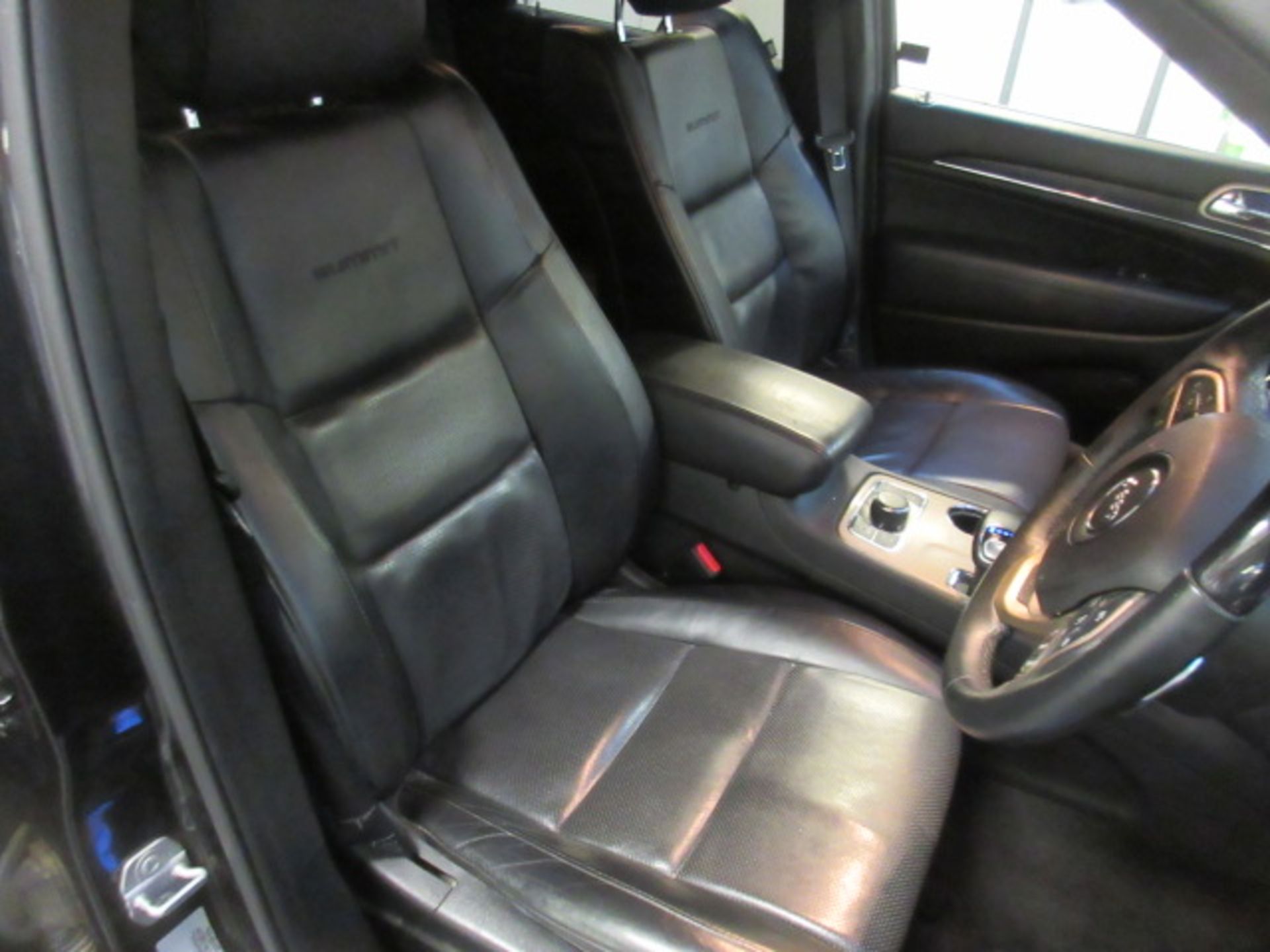 15 15 Jeep Grand Cherokee Summit CRD - Image 33 of 34