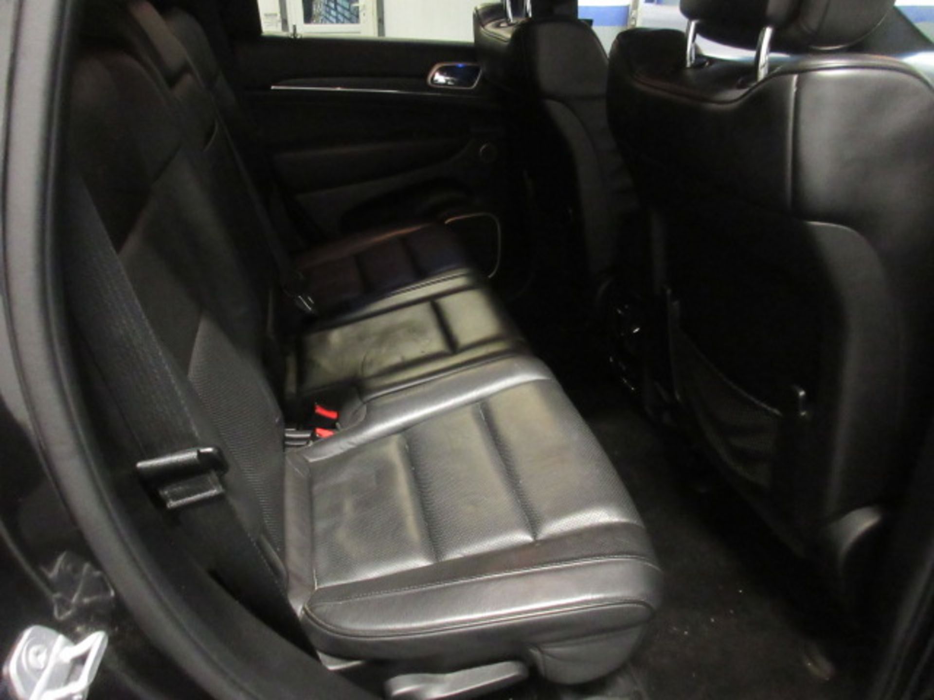 15 15 Jeep Grand Cherokee Summit CRD - Image 34 of 34