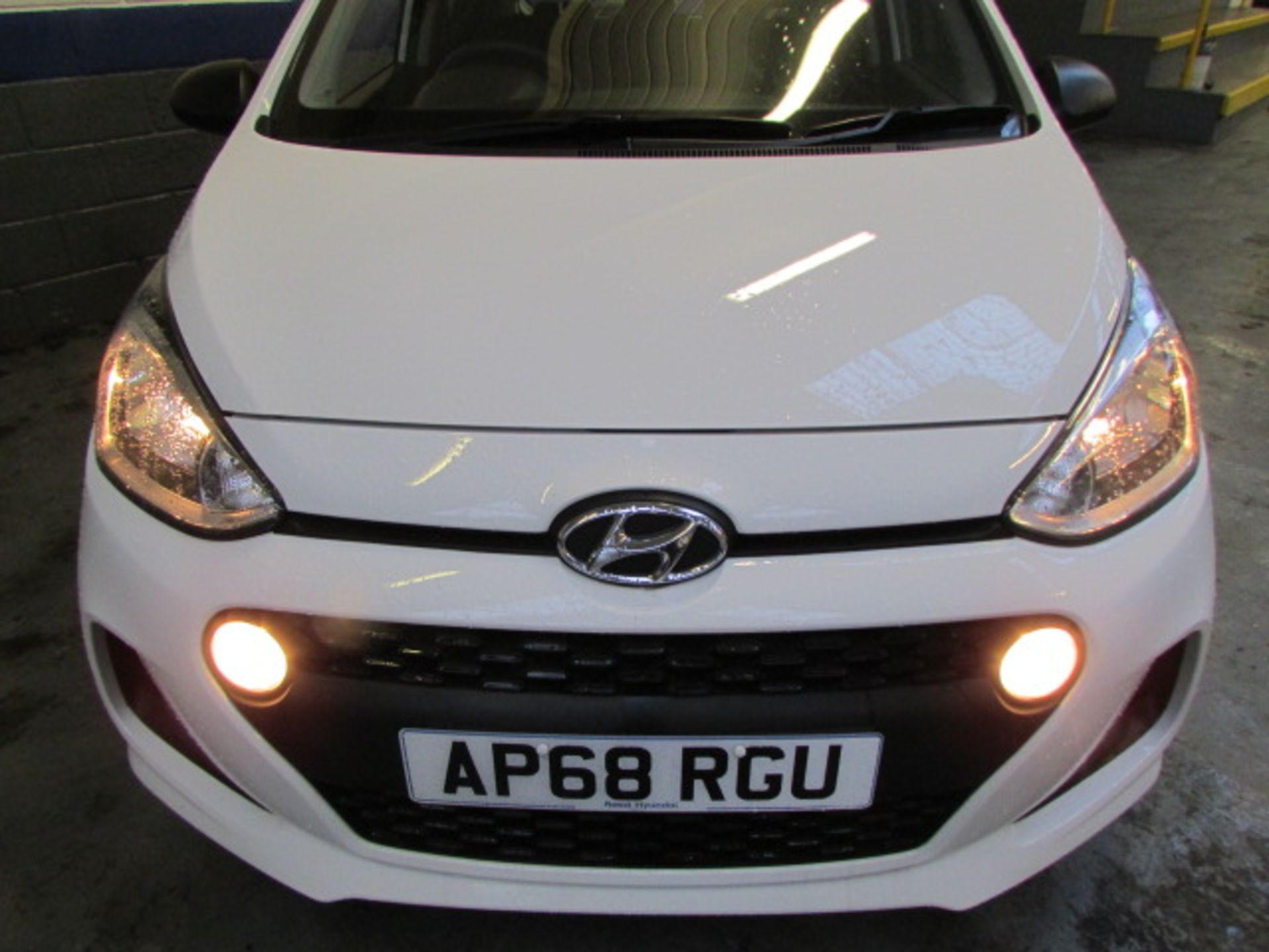 68 19 Hyundai I10 S - Image 2 of 16