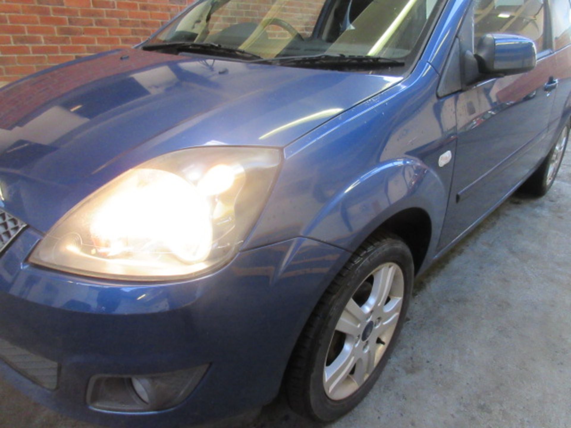 08 08 Ford Fiesta Zetec Climate TDCI - Image 9 of 13