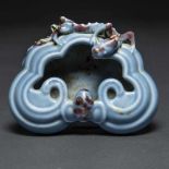 Recipiente en porcelana china Clair de lune con decoración de dragón imperial. Trabajo Chino,