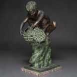 " Niño con Cesta" Figura de bulto redondo en bronce. Siglo XX