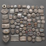 Colección de 80 cajitas en plata punzonada y repujada. Ley, 925. Siglo XX