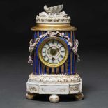 Reloj de mesa estilo Luís XVI en porcelana esmaltada. Trabajo Francés, Siglo XIX