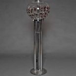 Lámpara de pie en metal cromado y globo de cristal italiano de los años 70.