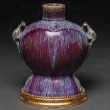 Jarrón en porcelana china flambé color morado. Trabajo Chino, Siglo XIX-XX