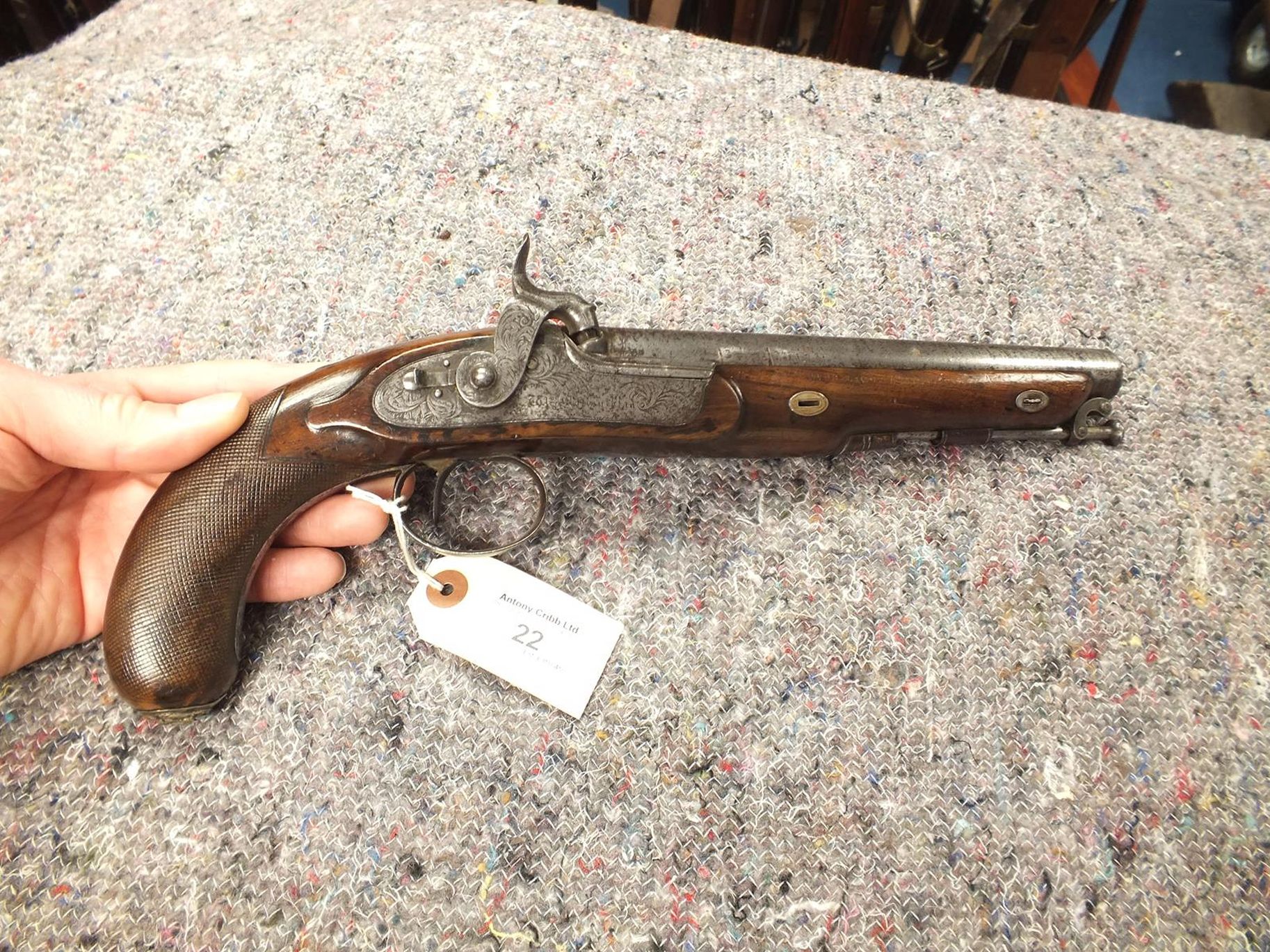 A 28-BORE PERCUSSION OFFICER'S PISTOL BY MACLAUCHLAN OF EDINBURGH, 9inch sighted damascus barrel - Image 3 of 8