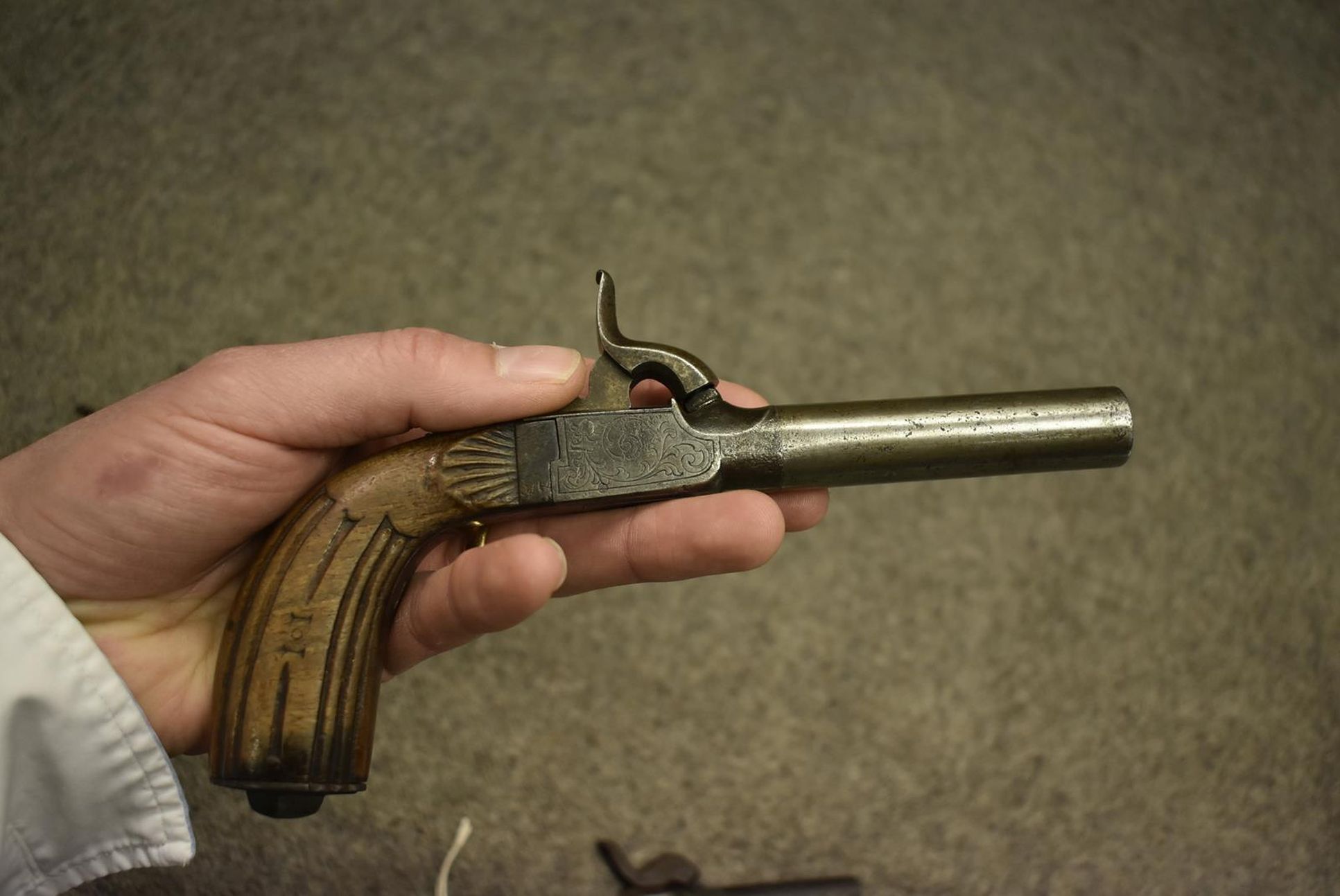 A FLINTLOCK TRAVELLING PISTOL, 4.25inch barrel, plain lock, top jaw and screw replaced, half stocked - Image 5 of 9