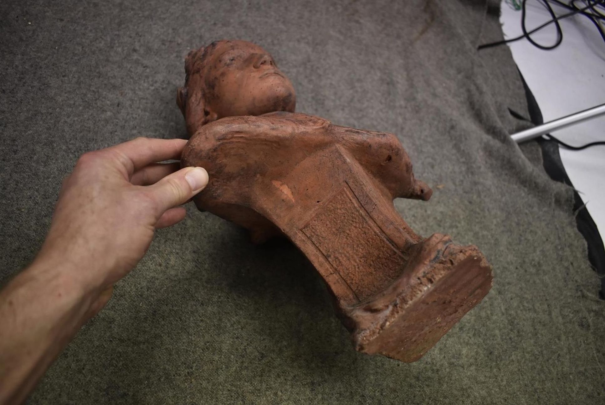 A LATE 19TH/EARLY 20TH CENTURY TERRACOTTA BUST OF JOAN OF ARC, shoulder length and wearing armour, - Image 8 of 9