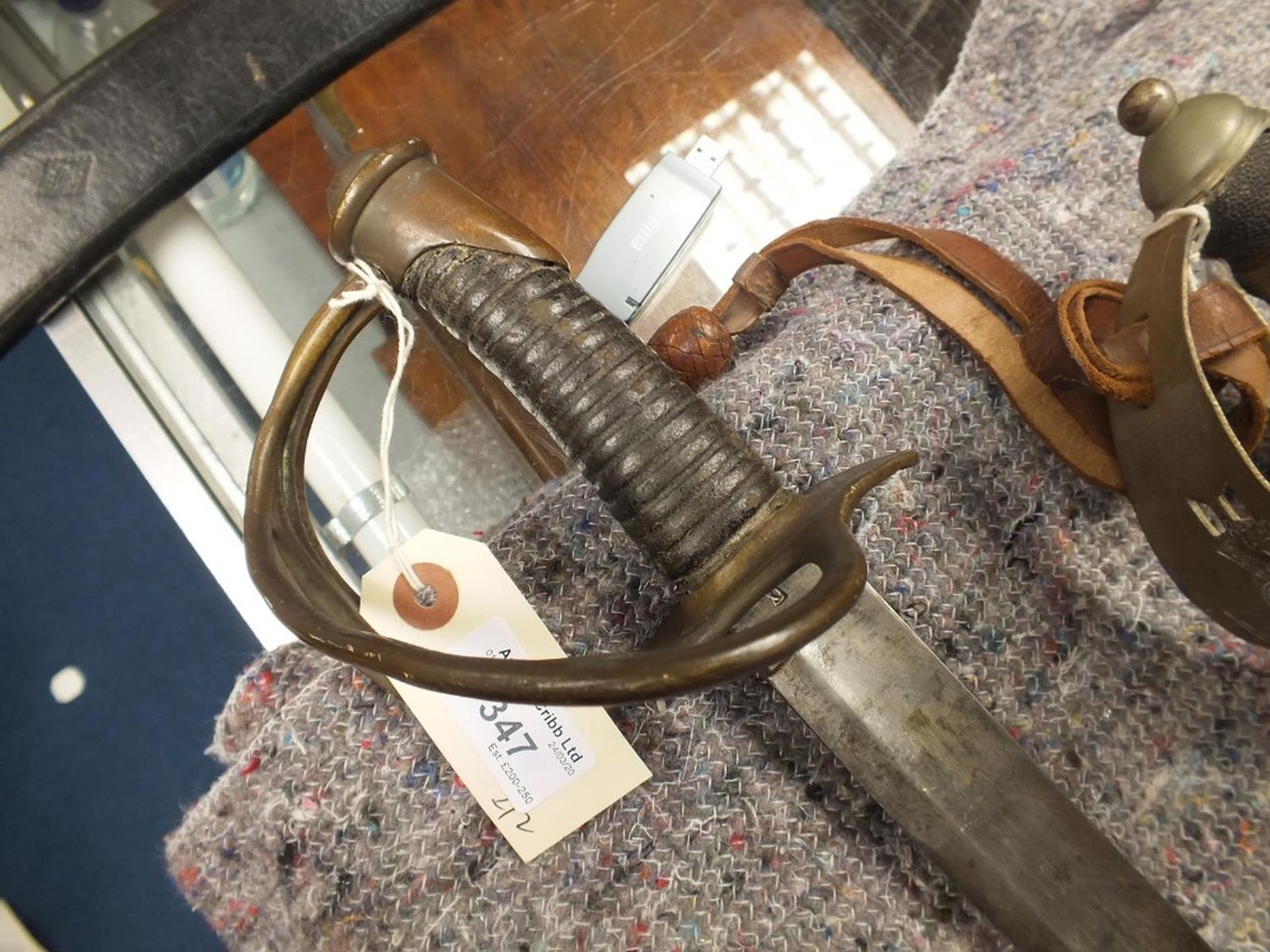 AN 1897 PATTERN INFANTRY OFFICER'S SWORD, 83.5cm clean blade etched with scrolling foliage, - Image 16 of 17