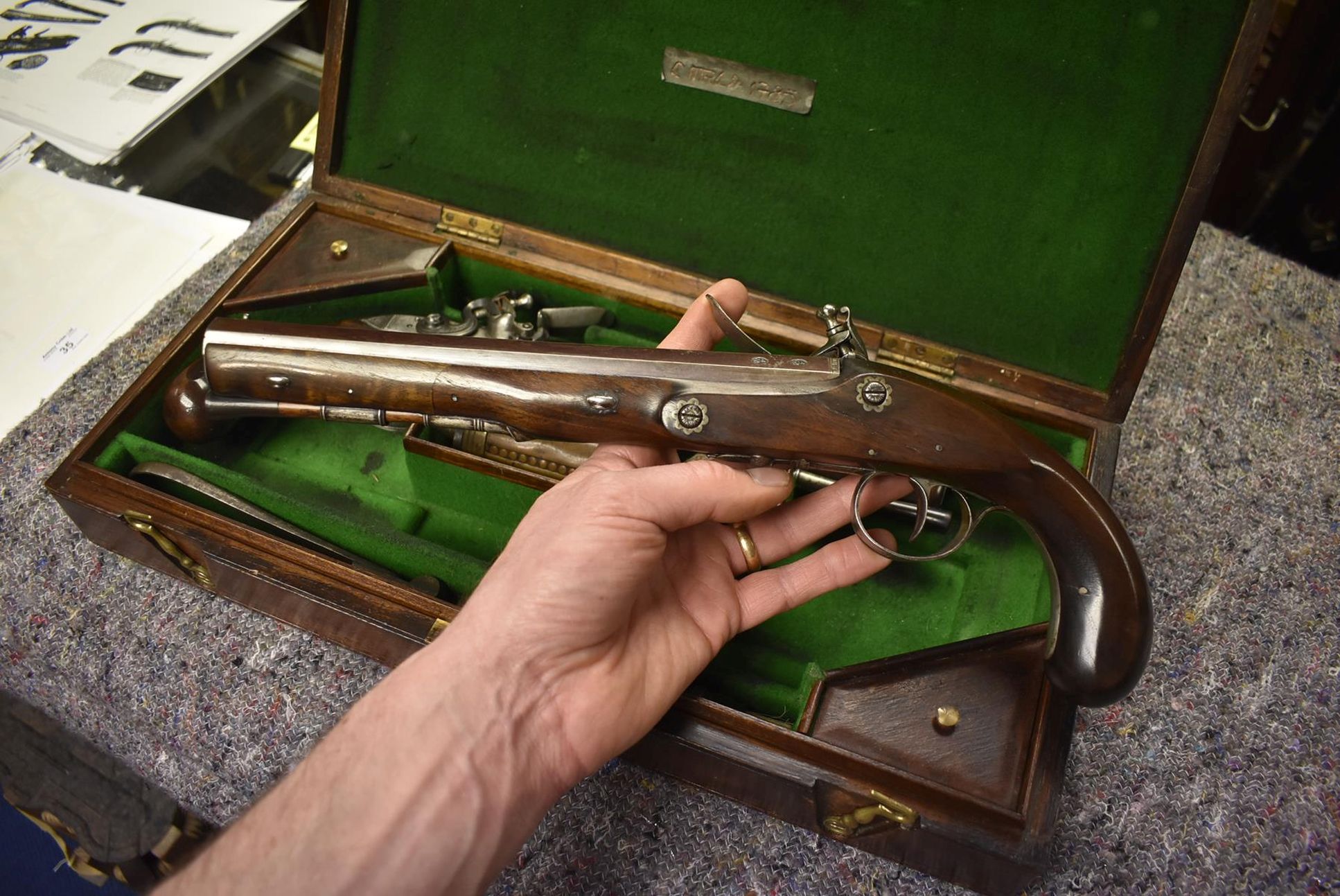 A CASED PAIR OF 18-BORE FLINTLOCK DUELLING PISTOLS BY BLACKWELL OF DUBLIN, 9.5inch sighted octagonal - Image 13 of 16