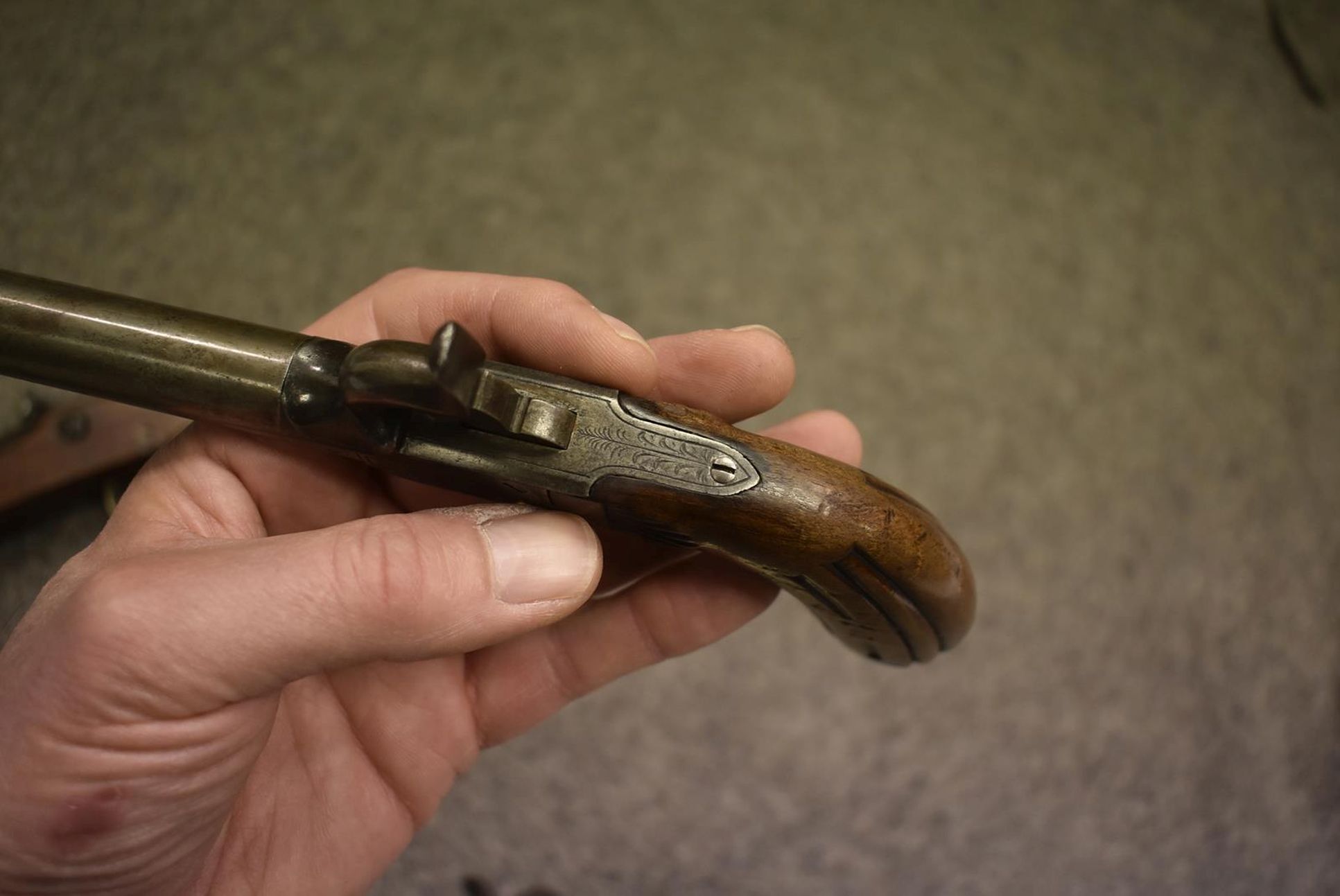 A FLINTLOCK TRAVELLING PISTOL, 4.25inch barrel, plain lock, top jaw and screw replaced, half stocked - Image 7 of 9