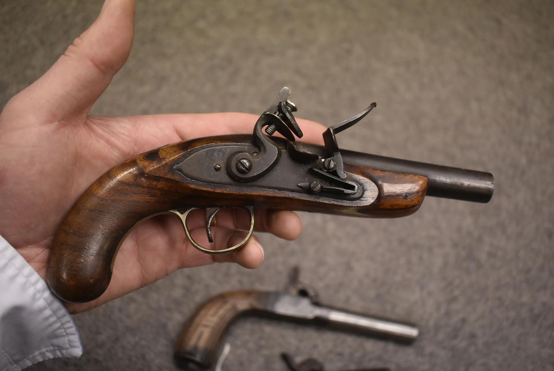 A FLINTLOCK TRAVELLING PISTOL, 4.25inch barrel, plain lock, top jaw and screw replaced, half stocked - Image 2 of 9