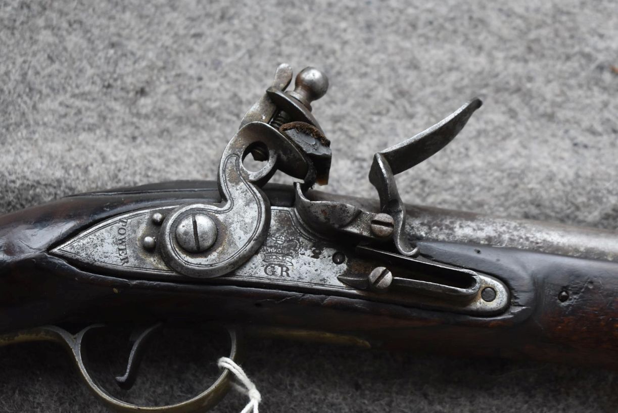 A .650 CALIBRE FLINTLOCK LIGHT DRAGOON SERVICE PISTOL, 9inch barrel, border engraved lock stamped - Image 4 of 10