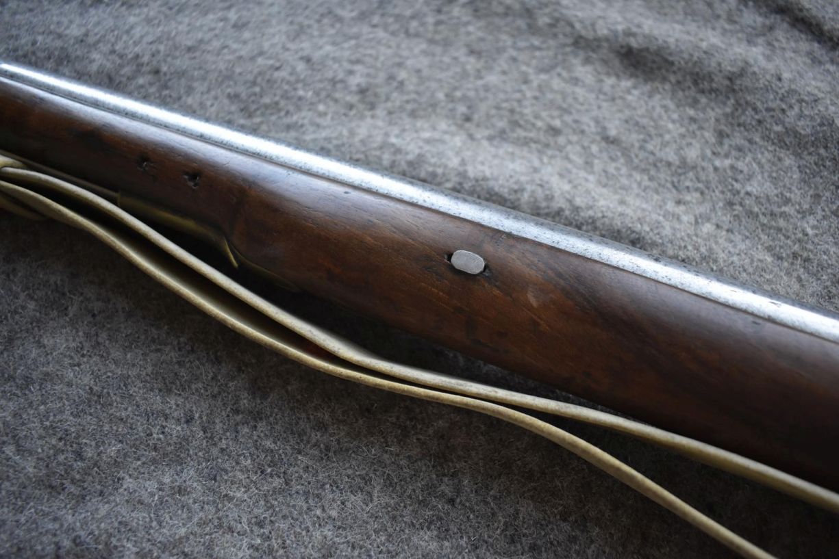 A .650 CALIBRE FLINTLOCK DUBLIN CASTLE SERGEANT'S CARBINE, 33inch sighted barrel, stamped with the - Image 10 of 15