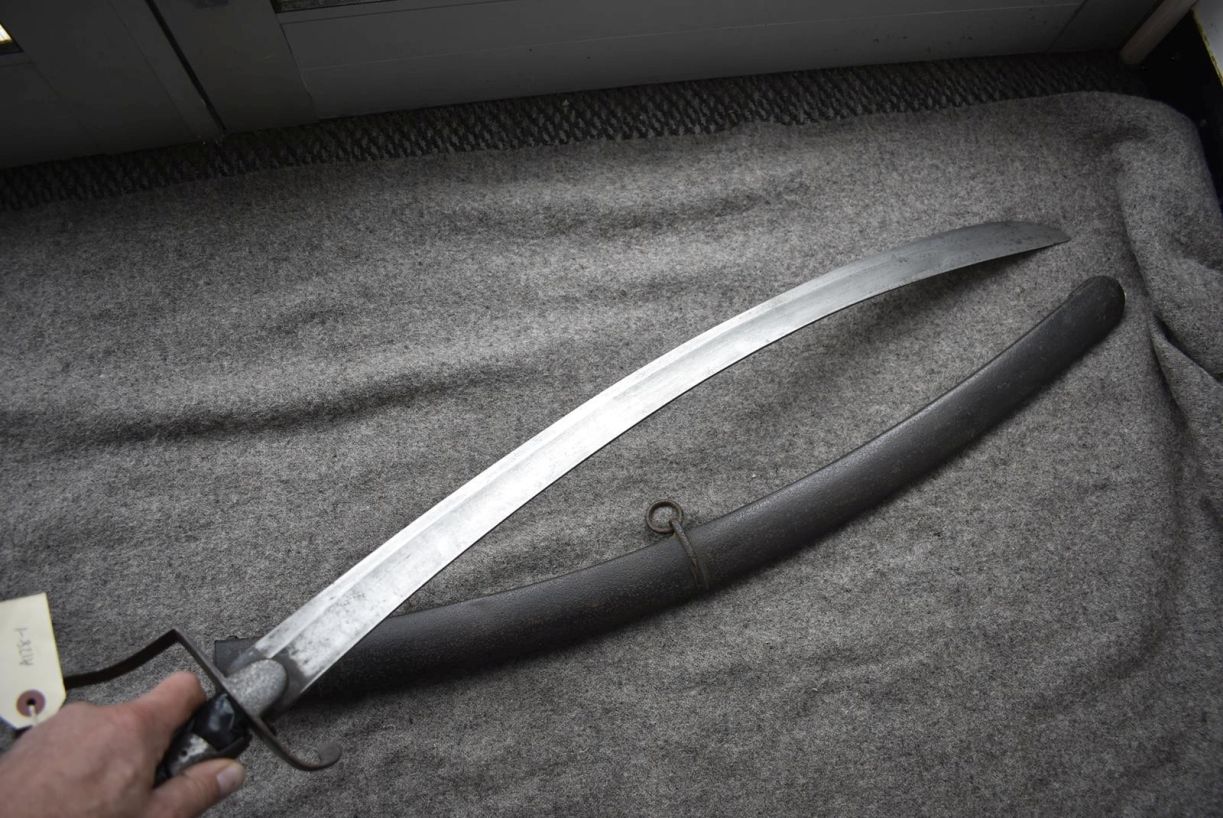 A 1796 PATTERN LIGHT CAVALRY TROOPER'S SWORD, 83cm curved blade struck with an Ordnance mark at - Image 5 of 11