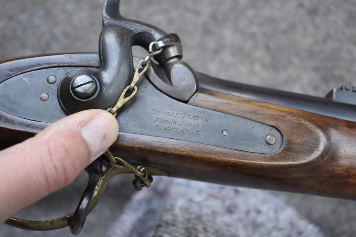 A .577 CALIBRE ENFIELD PERCUSSION VOLUNTEER THREE-BAND RIFLE, 38.5inch sighted barrel with three - Image 4 of 18