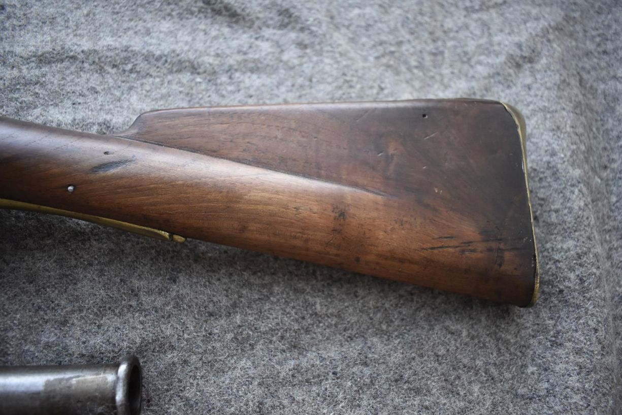 A .650 CALIBRE FLINTLOCK DUBLIN CASTLE SERGEANT'S CARBINE, 33inch sighted barrel, stamped with the - Image 8 of 15