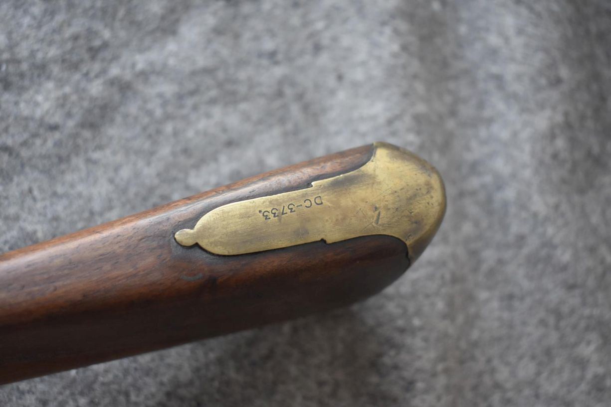 A .650 CALIBRE FLINTLOCK DUBLIN CASTLE SERGEANT'S CARBINE, 33inch sighted barrel, stamped with the - Image 12 of 15