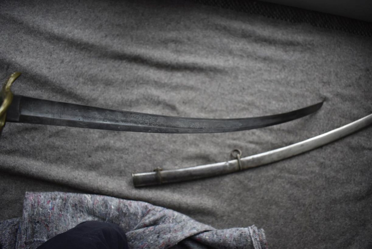 AN AMERICAN MODEL 1860 CAVALRY OFFICER'S SWORD, 88.5cm curved fullered blade etched with scrolling - Image 9 of 15