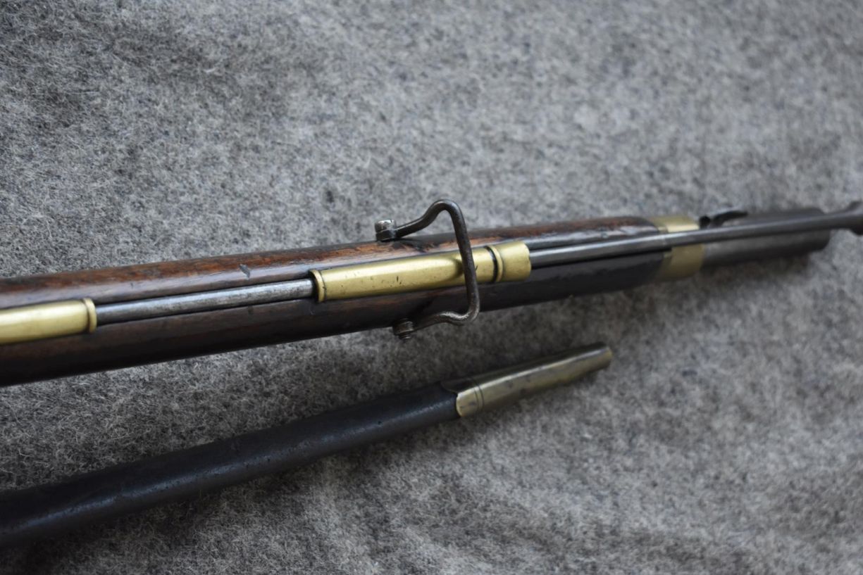 A .650 CALIBRE PATTERN 42 PERCUSSION CONSTABULARY CARBINE 26.5inch barrel, fitted beneath with a - Image 6 of 17