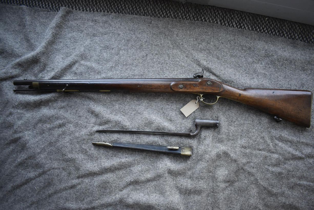 A .650 CALIBRE PATTERN 42 PERCUSSION CONSTABULARY CARBINE 26.5inch barrel, fitted beneath with a - Image 10 of 17