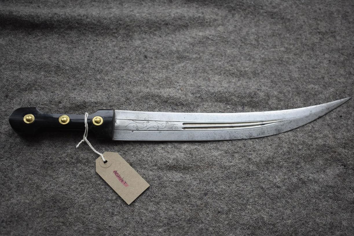 A 19TH CENTURY SOUTH RUSSIAN BEBUT KINDJAL, 33.5cm double fullered, double edged blade decorated - Image 8 of 8