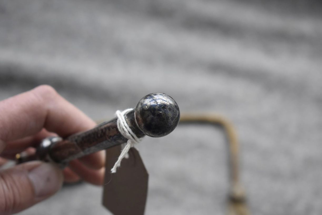 A VERY FINE LATE 19TH CENTURY SILVER NIELLO CAUCASIAN RIDING CROP, 38.5cm haft profusely decorated - Image 7 of 7
