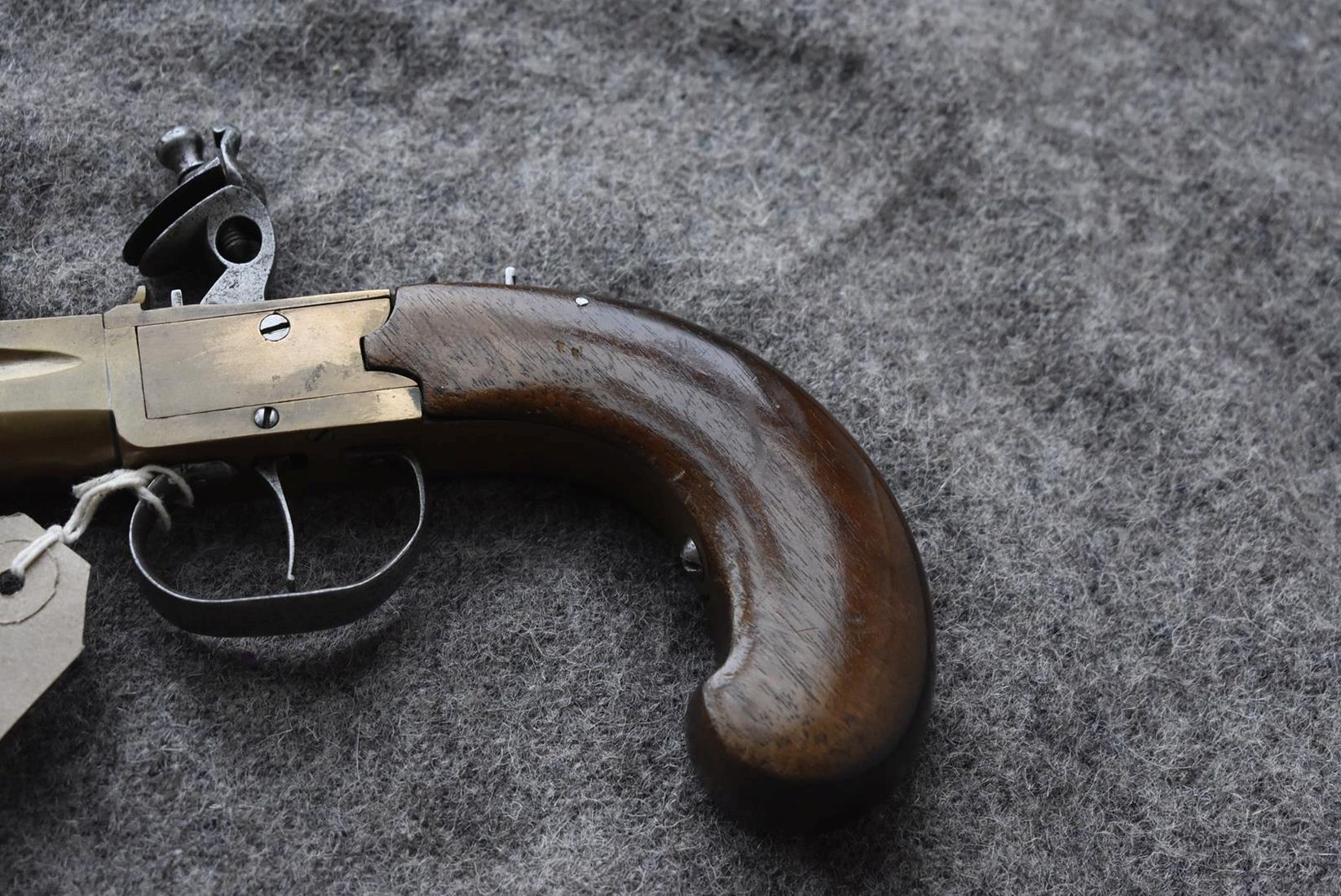 A 15-BORE BRASS BLUNDERBUSS PISTOL, 6.5inch barrel with ring turned muzzle, plain action, sliding - Image 6 of 8