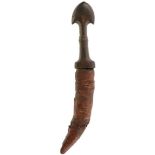 A 19TH CENTURY OTTOMAN JAMBIYA, 18cm sharply curved blade, characteristic carved horn hilt,