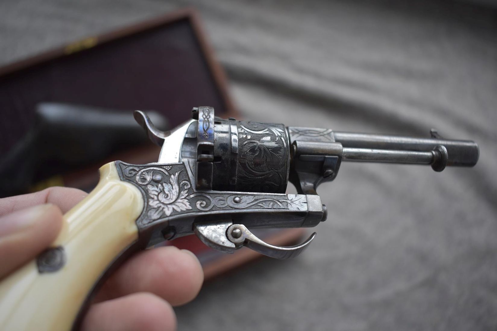 A GOOD CASED SIX-SHOT PINFIRE REVOLVER BY LEFAUCHEUX, 3.5inch sighted octagonal blued barrel - Image 9 of 17