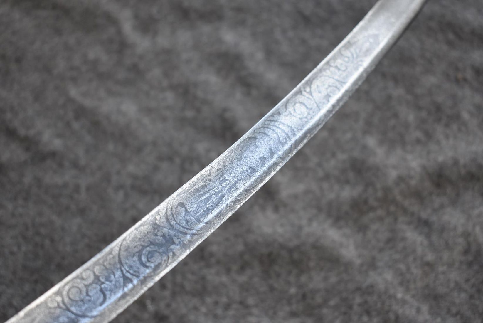 A NAPOLEONIC PERIOD CONTINENTAL CAVALRY SABRE, 87.5cm curved blade decorated with scrolling - Image 3 of 9