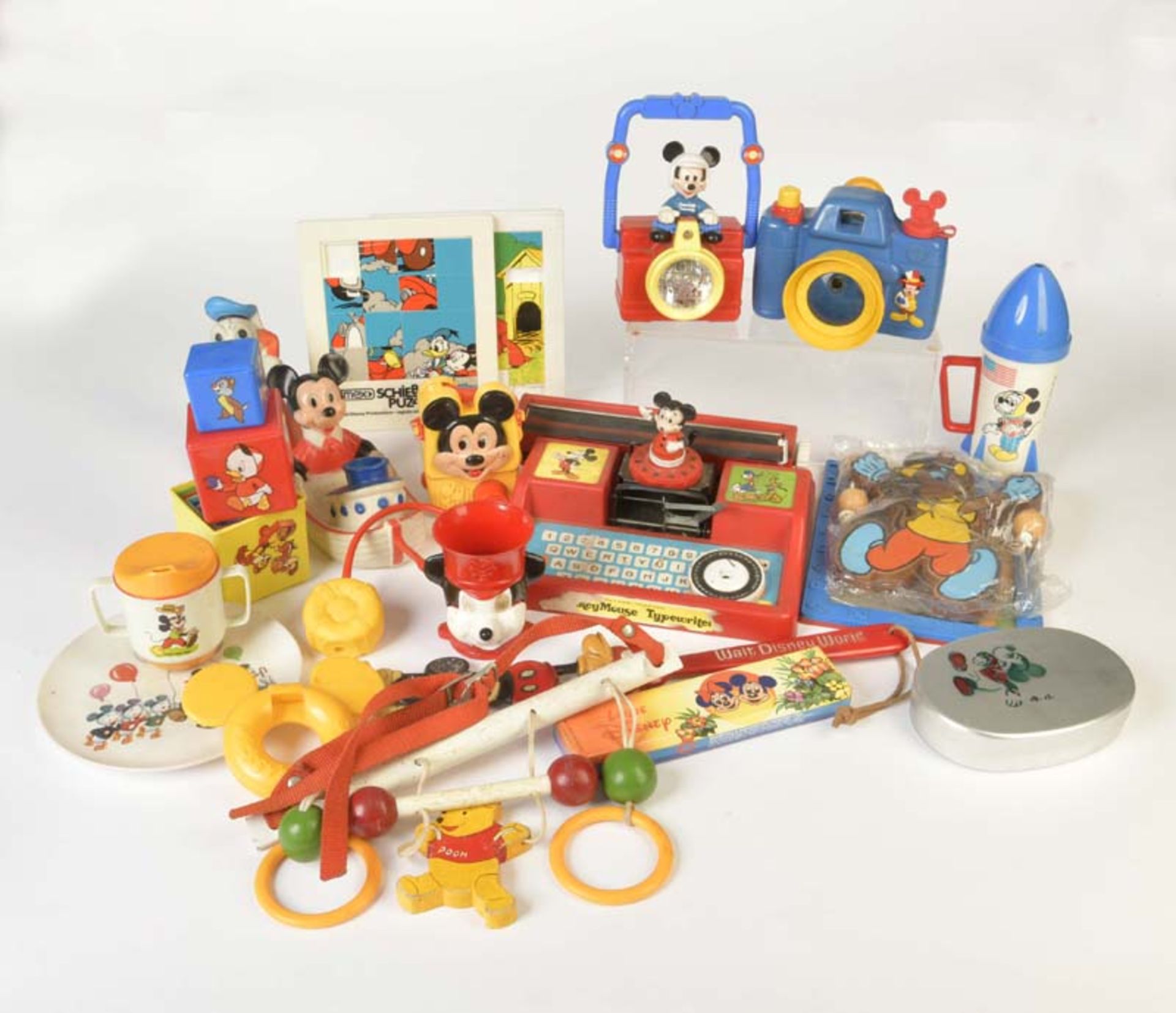 Bundle Disney Toys, Typewriter a.o., mostly plastic, 31 pieces, C 2-3