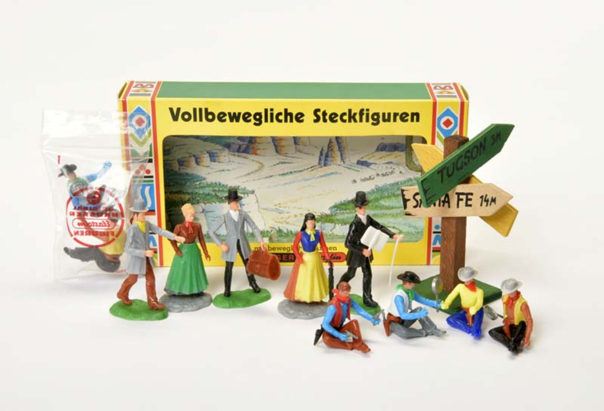 Elastolin, Hausser, Bundle movable Figures + Guides unmarked, W.-Germany, plastic + wood, C 1-