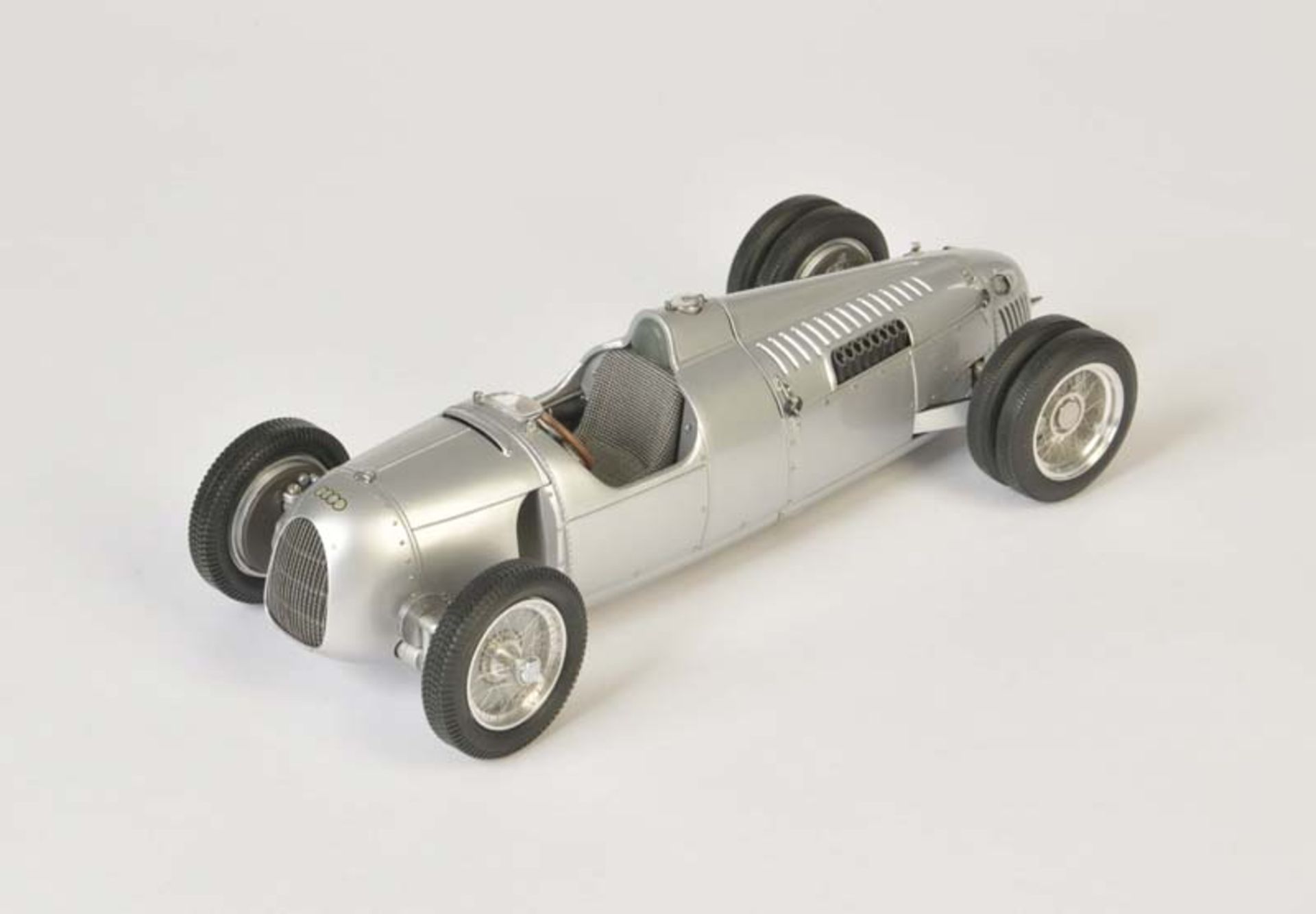 CMC, Auto Union Typ C 1936/1937 "Bergrenner", 1:18, box C 1, 1 belt loose, otherwise C 1