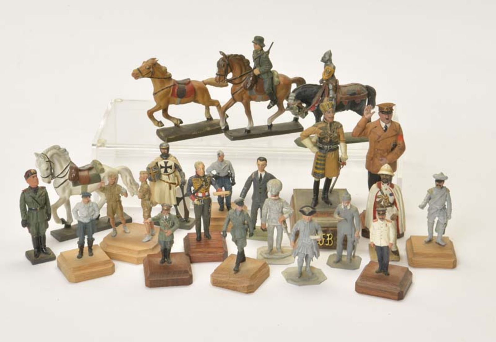 Bundle Figures, mostly diecast, part. on wooden socle