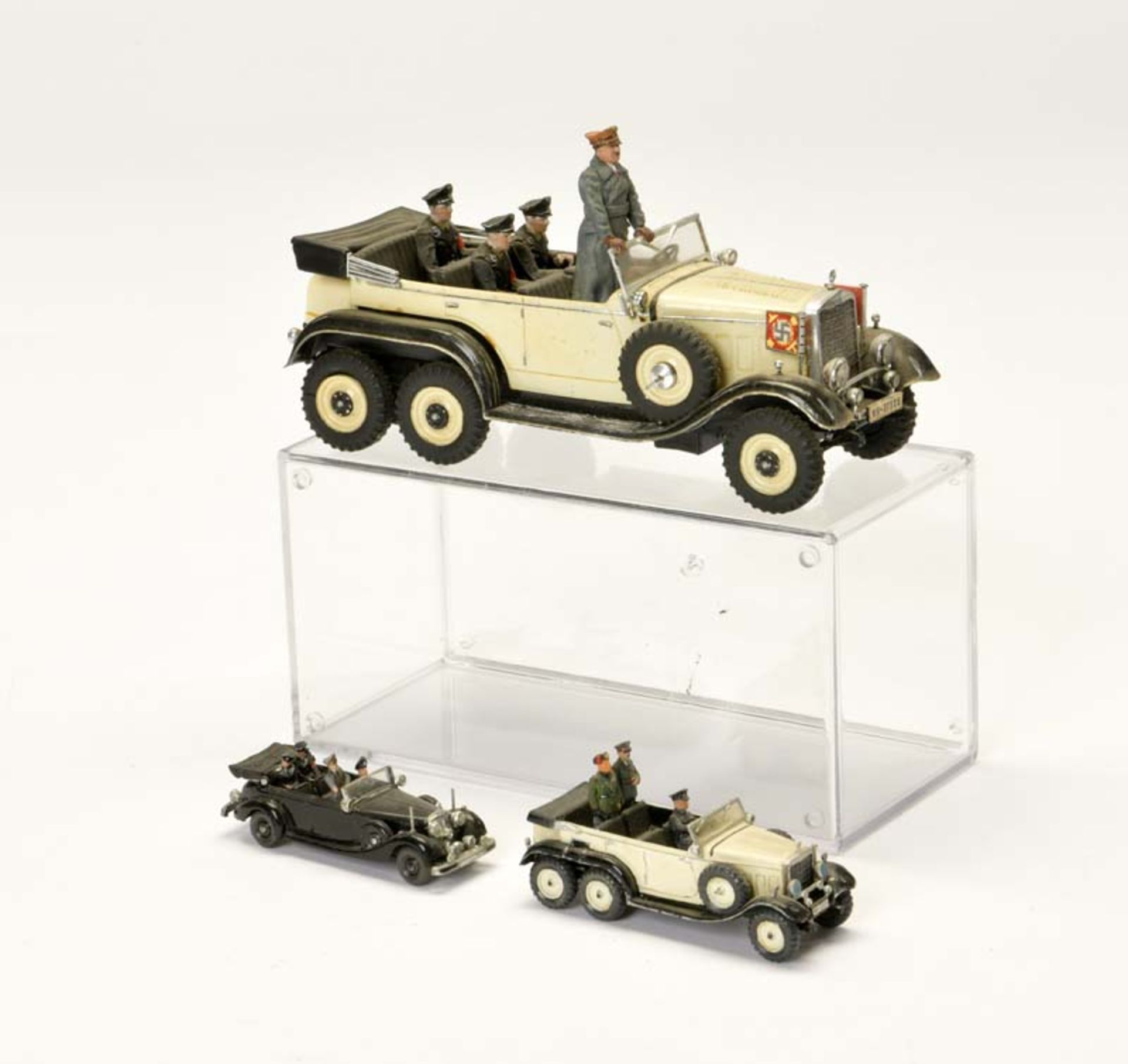 Wiking a.o., 3x Führerwagen, plastic, 1 figure broken off, otherwise good condition<