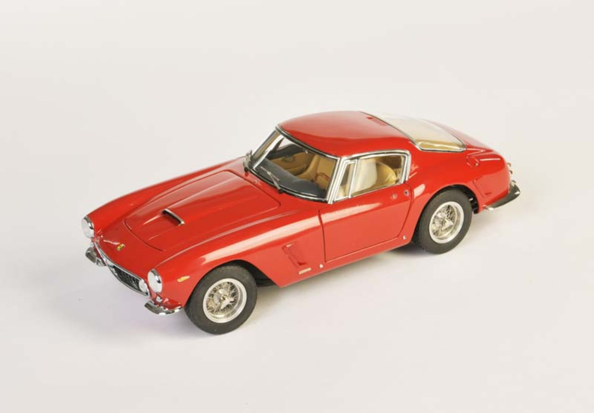 CMC, Ferrari 250 GT Berlinetta paso corto (SWB) 1961, 1:18, box C 1, one door handle damaged,
