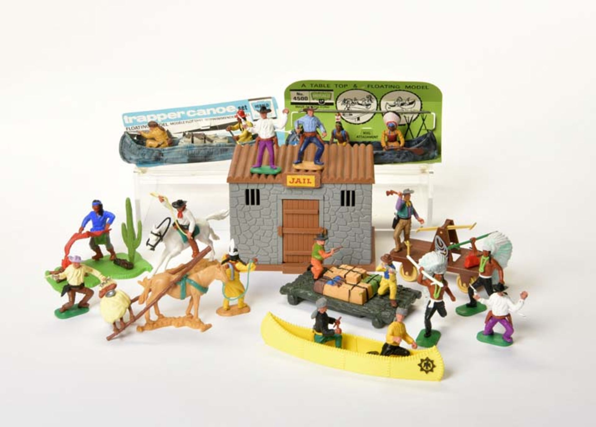 Timpo Toys, Bundle Wild West Figures, Prison, Canoes, Horsemen a.o., Great Britain, plastic,