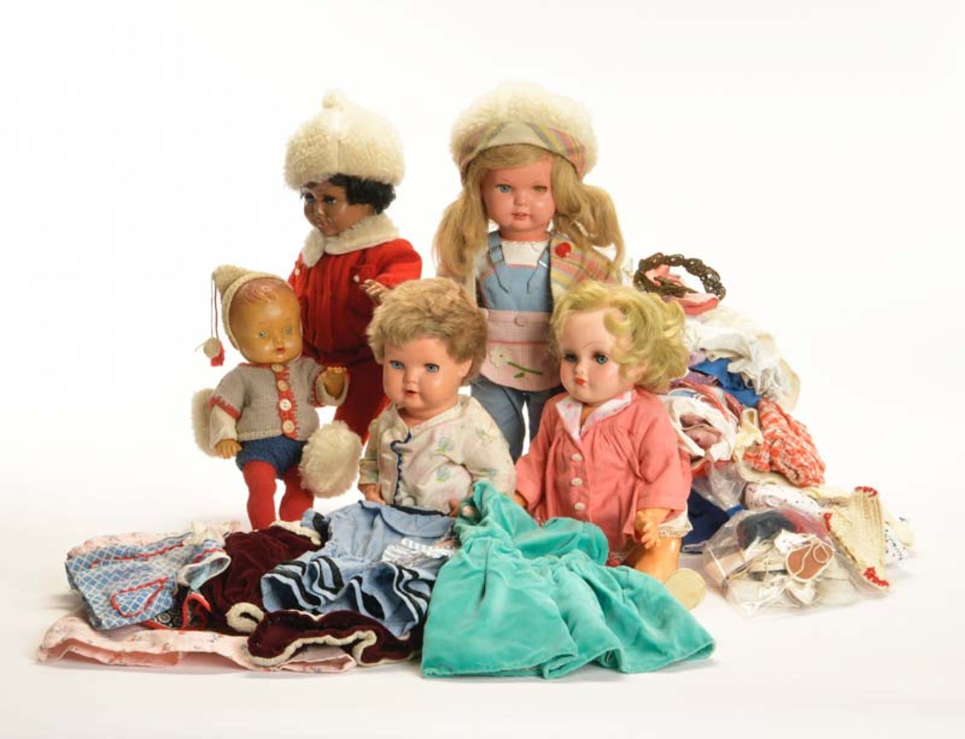 Schildkröt u.a., 5 Puppen + Puppenkleidung 60er Jahre, gemischter Zustand, bitte besichtigen