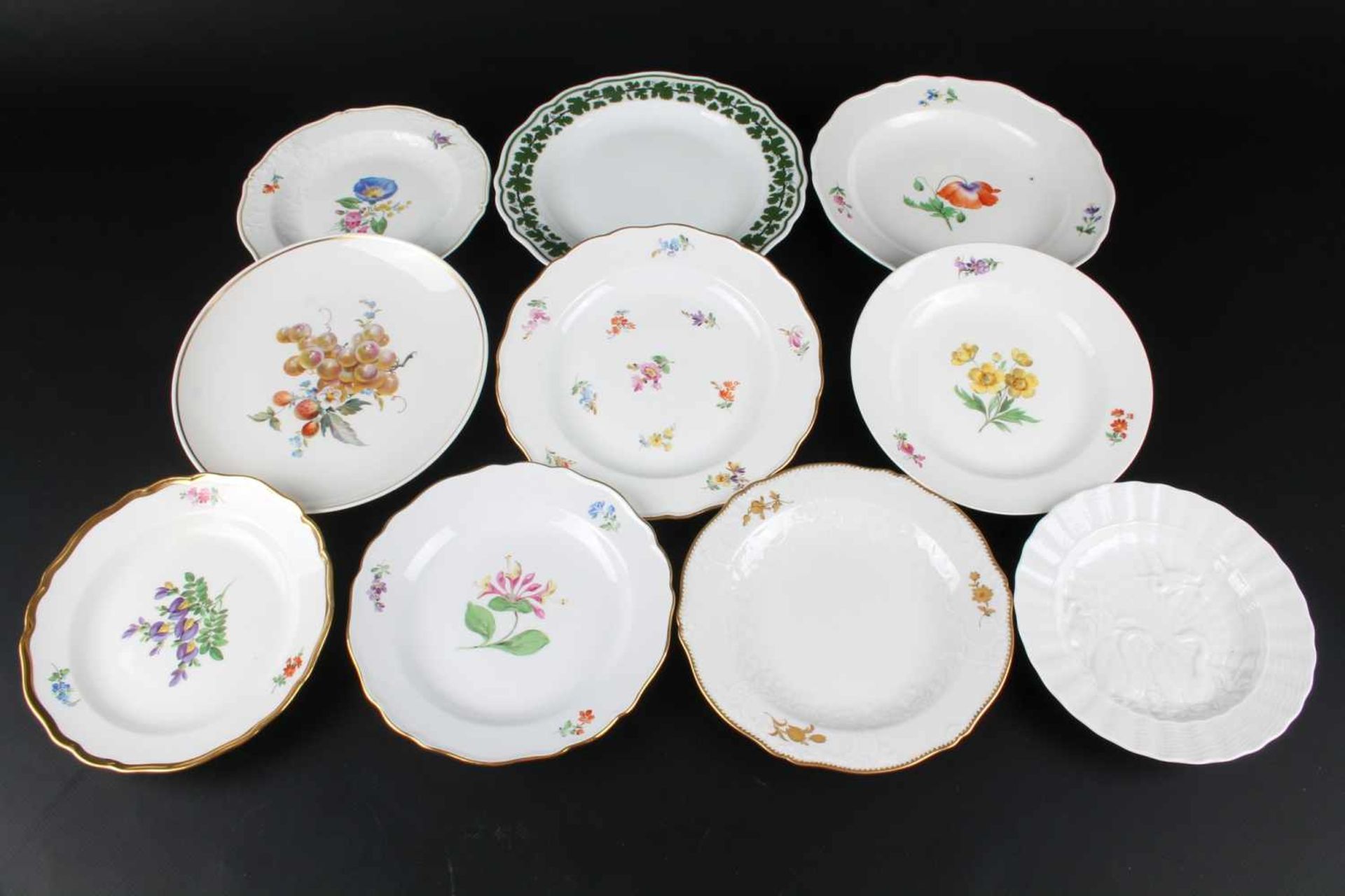 Meissen Konvolut Teller, lot plates,10 Porzellanteller mit diversen Dekoren, Obst- &