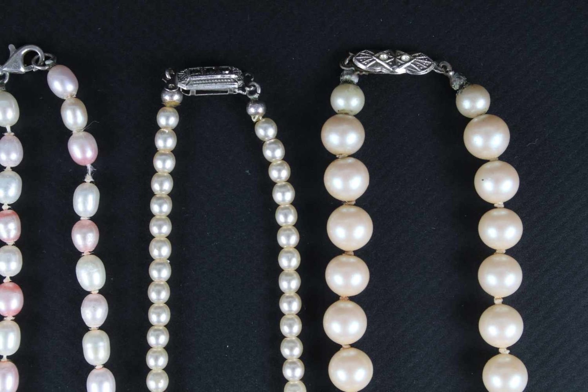 11 Perlenketten mit Silberverschluss, 11 pearl necklaces with silver clasp, - Bild 5 aus 5