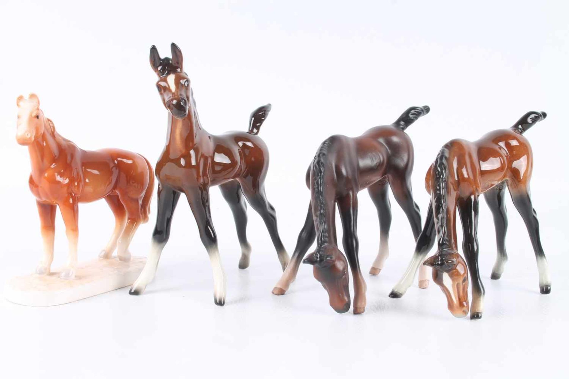 Konvolut Porzellanpferde, Goebel, porcelain horses,10 Porzellanpferde, polychrom bemalt, H 14 cm, - Bild 4 aus 5