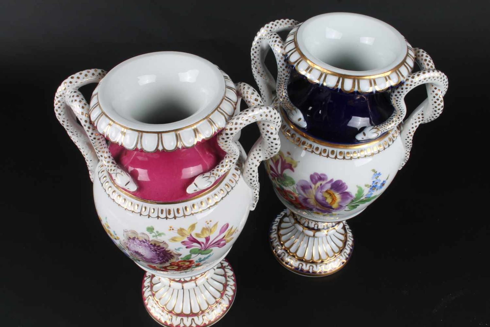 Meissen - Paar Schlangenhenkelvasen, Pair of snake handle vases 1st Choice2 Porzellanvasen - Bild 7 aus 8